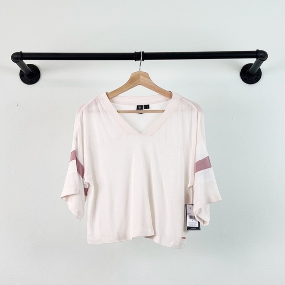 NWT Volcom Lived In Lounge Linen Cropped Short Sleeve V-Neck Tee - Picture 5 of 9